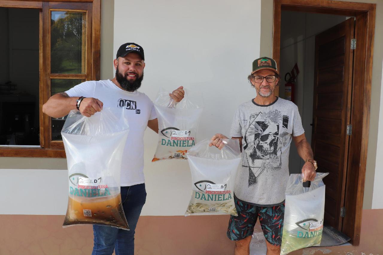 Secretaria de agricultura entrega nova remessa de alevinos