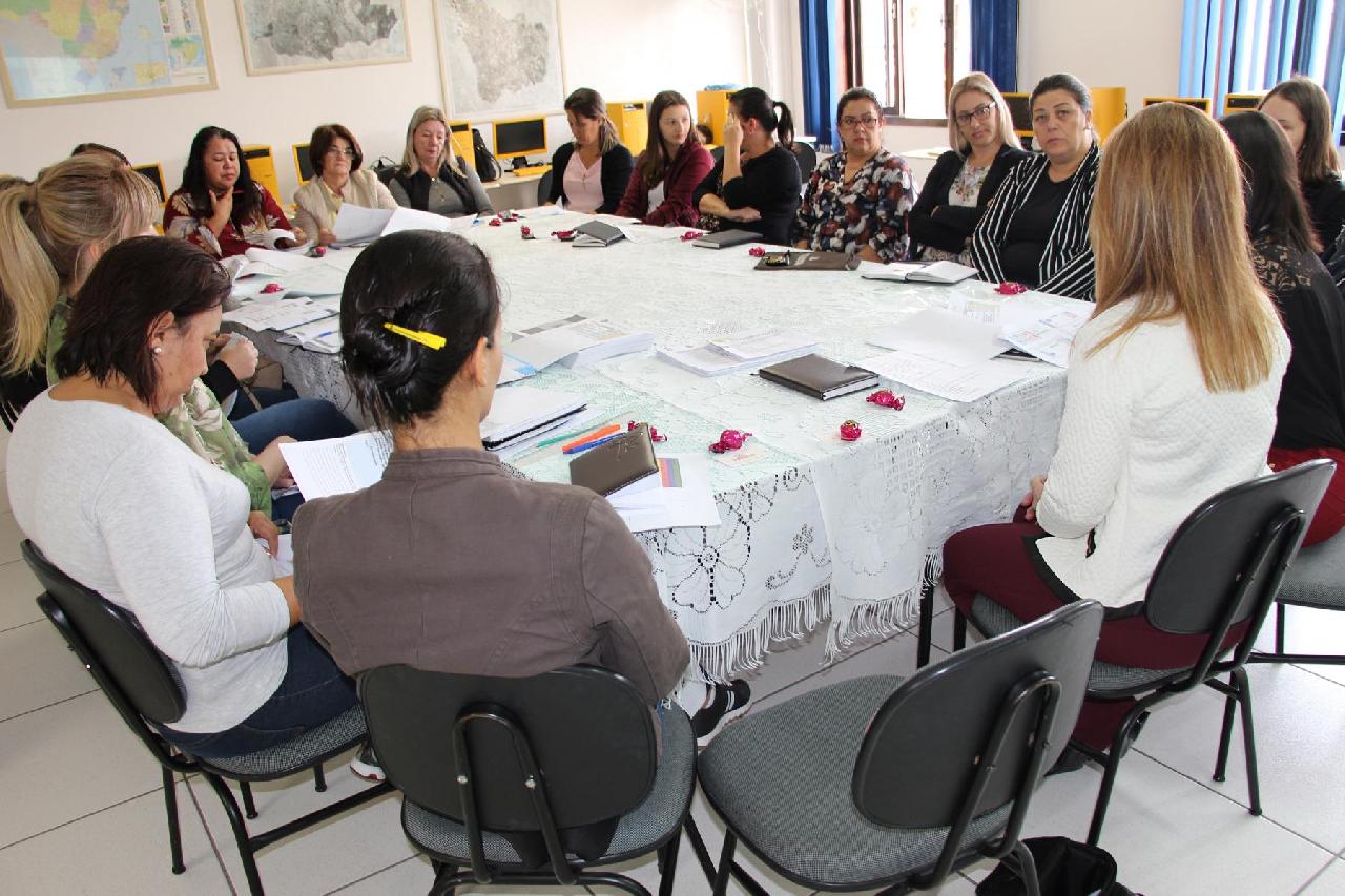 Secretaria de Educação discute resultados da Prova Piên