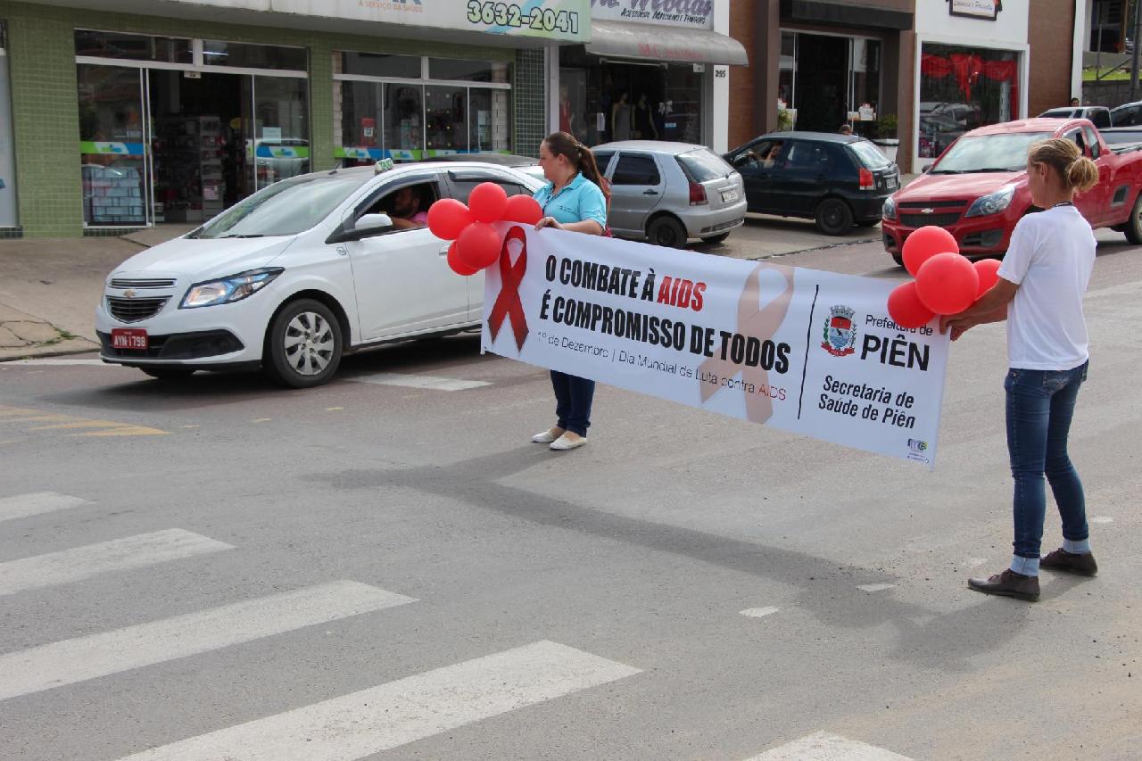 Secretaria de Saúde realiza pedágio educativo contra a AIDS