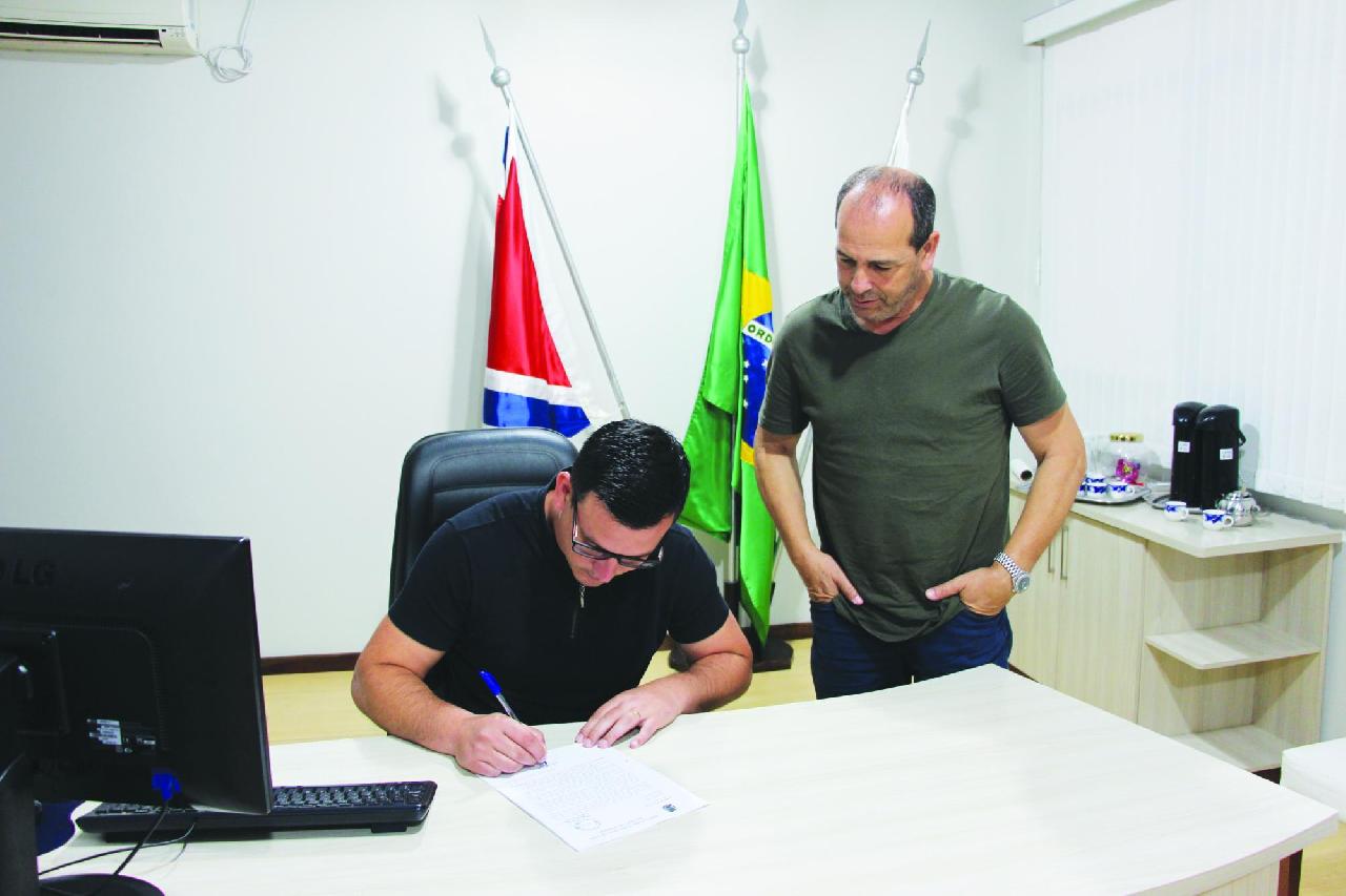 Servidores terão reajuste salarial e ganho real