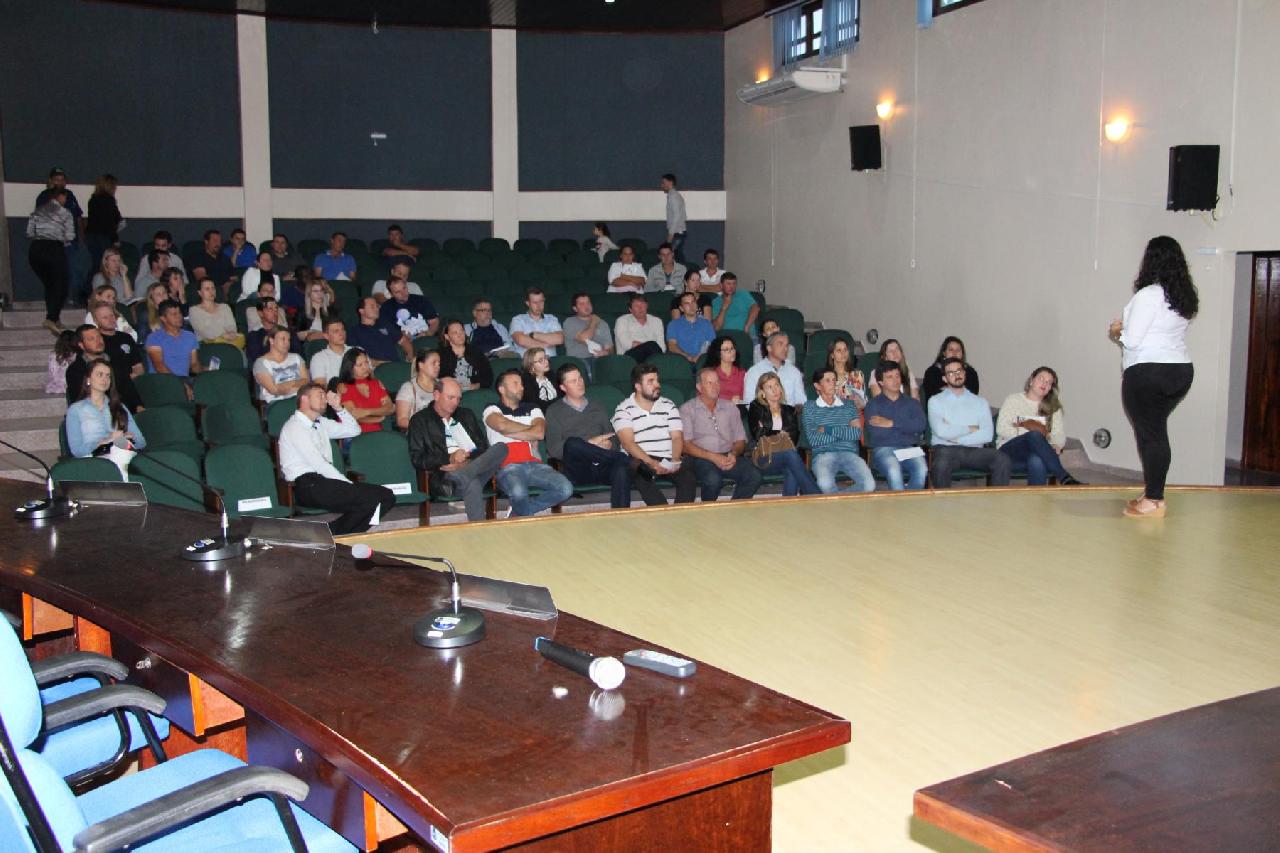 Workshop sobre Compras Públicas reúne empresários locais